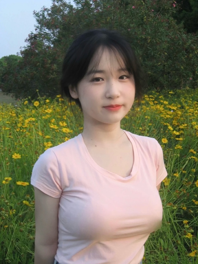 P小女孩拨开裙子让人诵AG真人百家家乐A