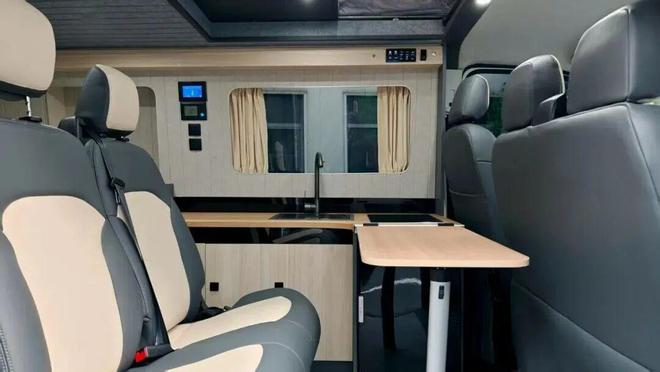 1月28亮相成都房车展全时四驱三把锁AG真人直营这才是能越野的露营车1(图7)