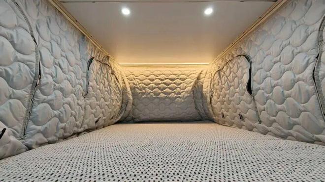 1月28亮相成都房车展全时四驱三把锁AG真人直营这才是能越野的露营车1(图6)