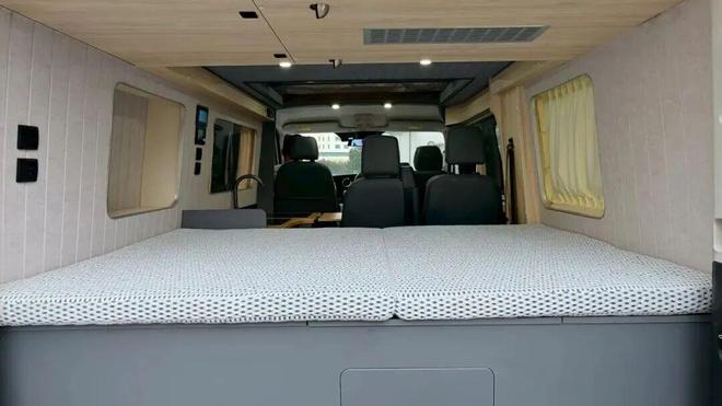 1月28亮相成都房车展全时四驱三把锁AG真人直营这才是能越野的露营车1(图5)